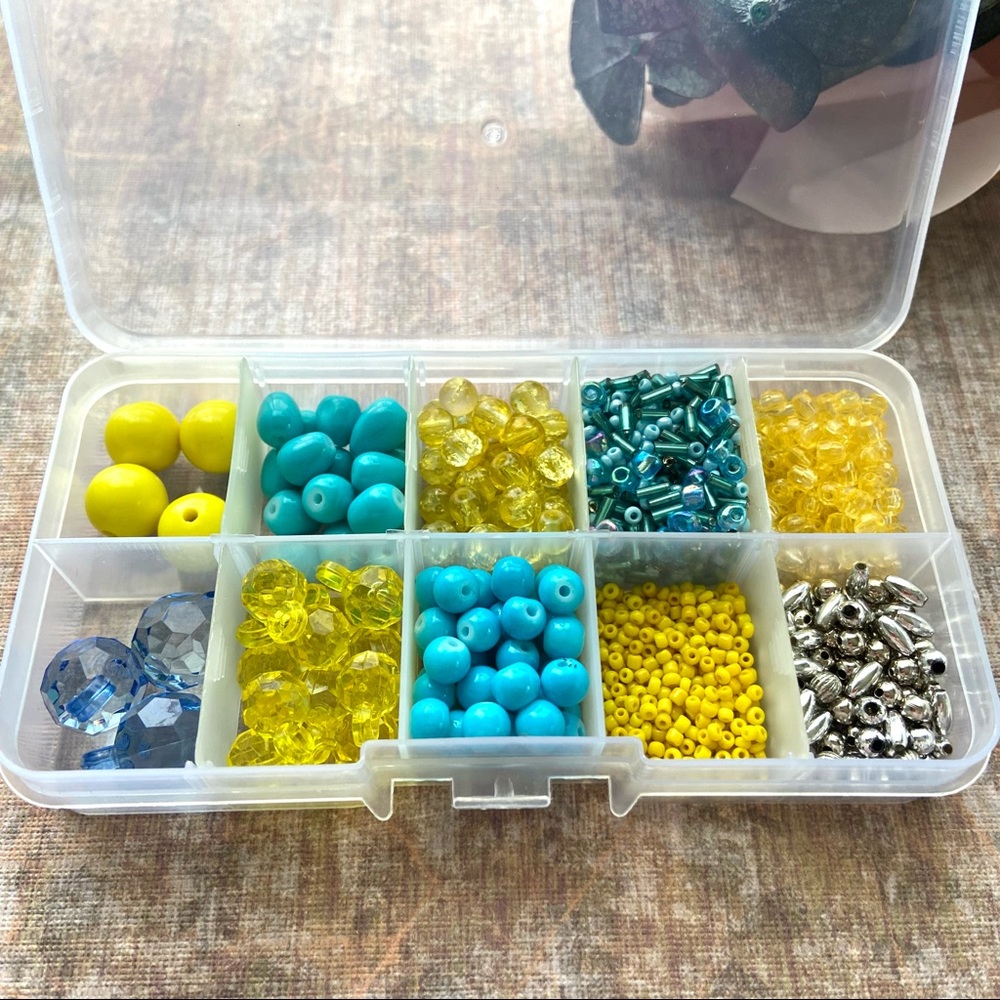 BEADS -Bead Box of Beads-NEW-Turq/Yel/Silv.